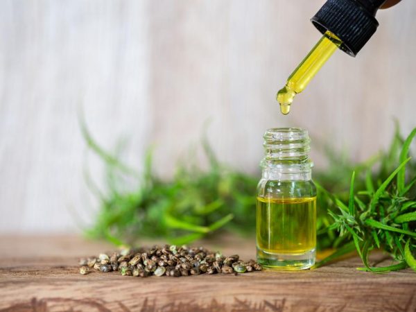 How To Use CBD Oil For A Healthy Scalp And Hair Growth
