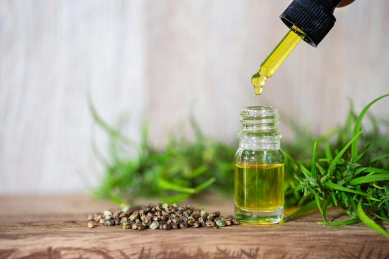 How To Use CBD Oil For A Healthy Scalp And Hair Growth